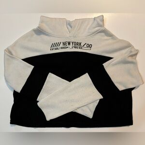 Ardene Cropped Black and White New York Sweatshirt